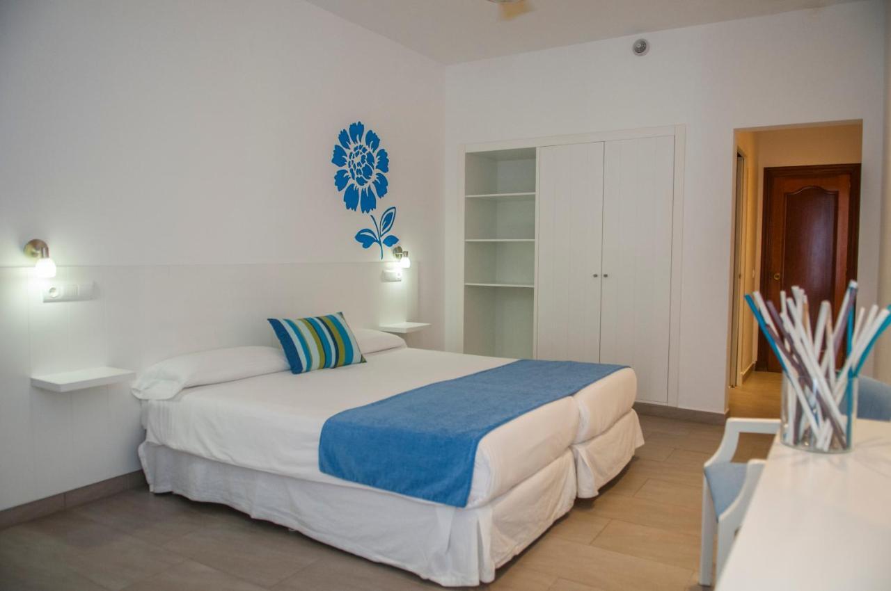 Hostal Xuroy Cala Alcaufar Esterno foto