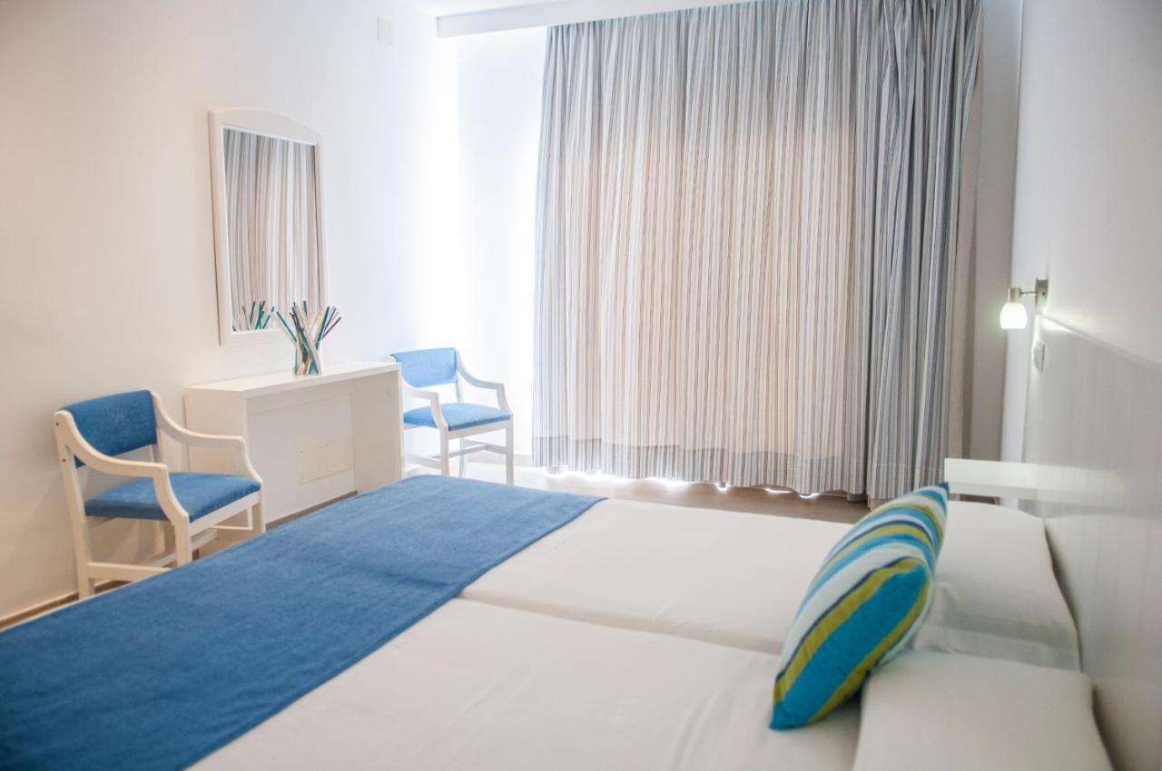 Hostal Xuroy Cala Alcaufar Esterno foto