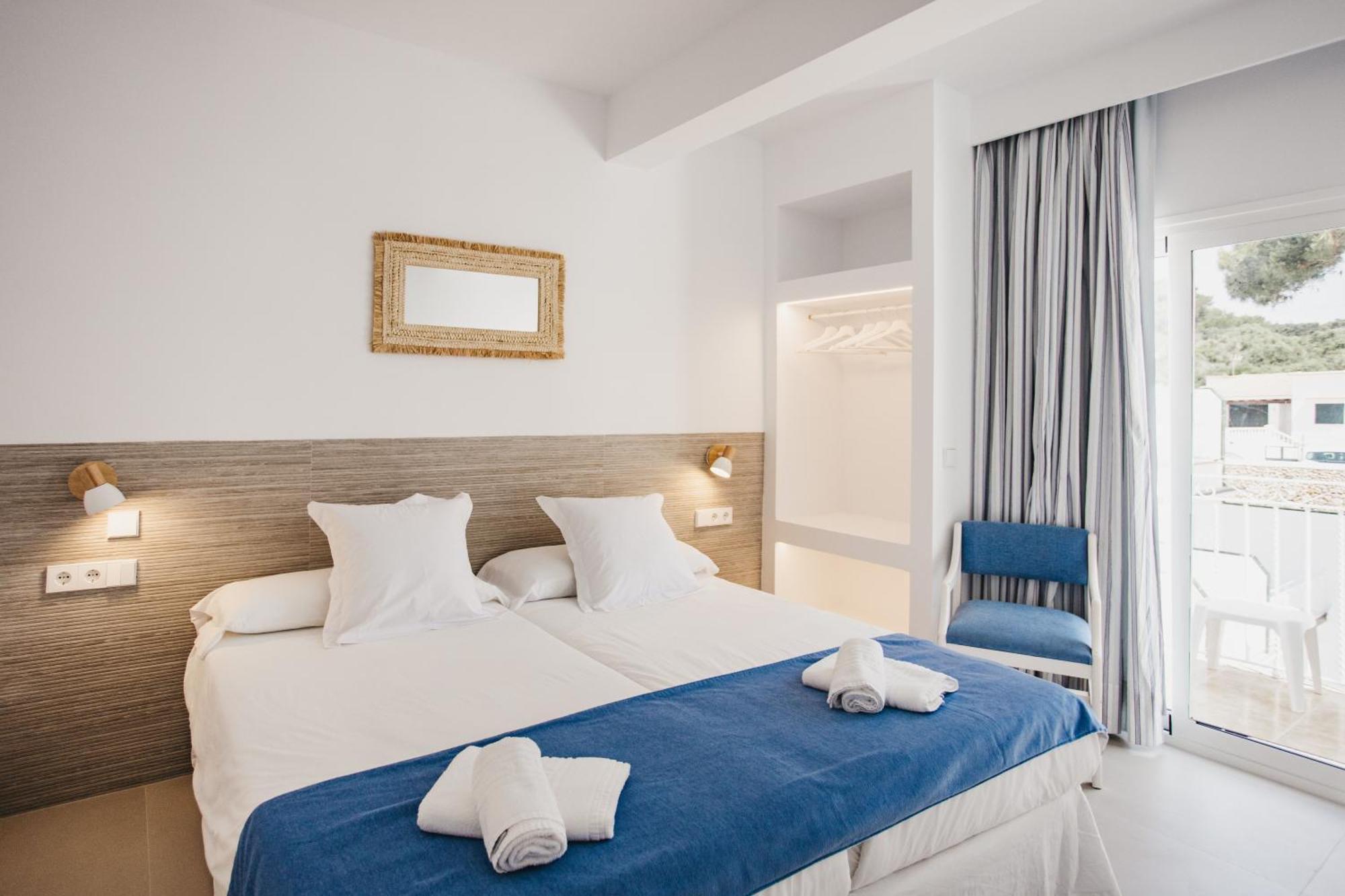 Hostal Xuroy Cala Alcaufar Esterno foto