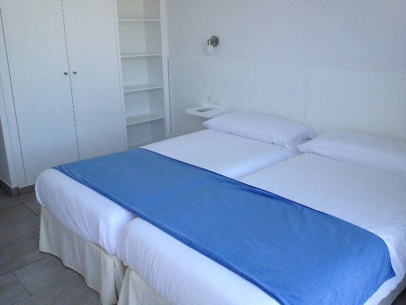 Hostal Xuroy Cala Alcaufar Esterno foto