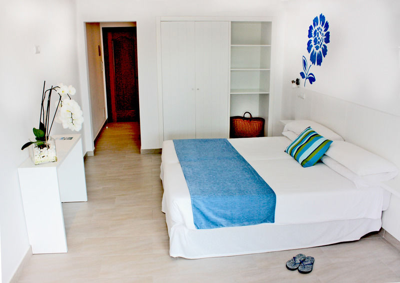 Hostal Xuroy Cala Alcaufar Esterno foto